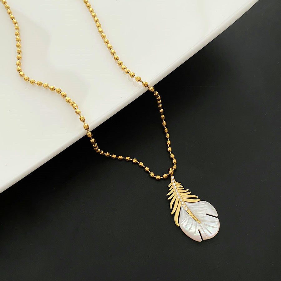 Exquisite Beimu feather pendant design simple collarbone chain feminine necklace