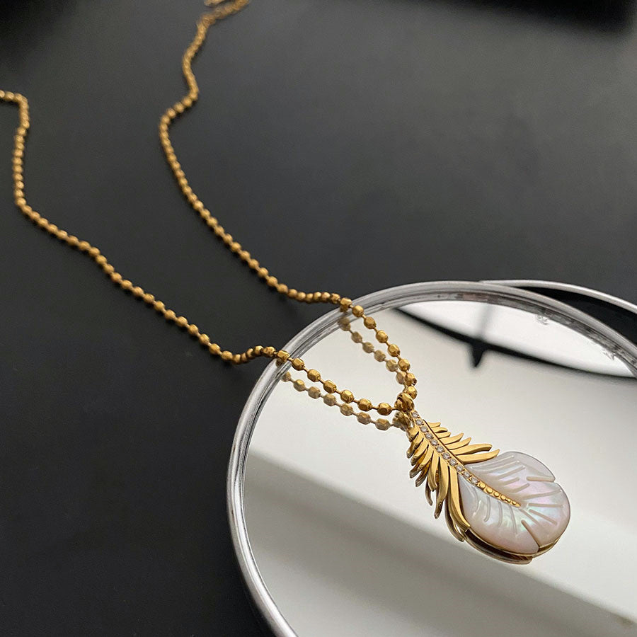 Exquisite Beimu feather pendant design simple collarbone chain feminine necklace